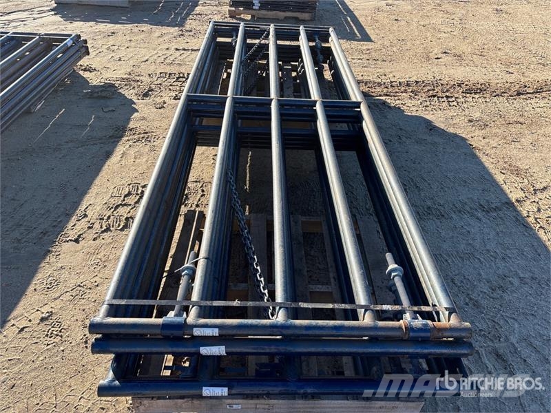 Quantity of (7) 12 ft x 4 ft Steel Livestock Gate Autres matériels d'élevage