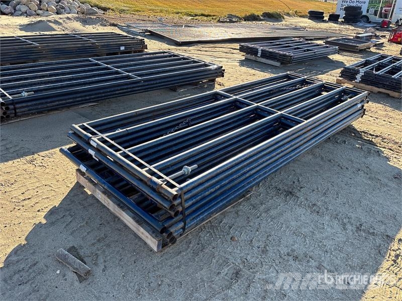 Quantity of (7) 12 ft x 4 ft Steel Livestock Gate Autres matériels d'élevage