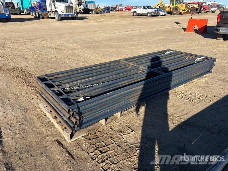 Quantity of (7) 12 ft x 4 ft Steel Livestock Gate Autres matériels d'élevage