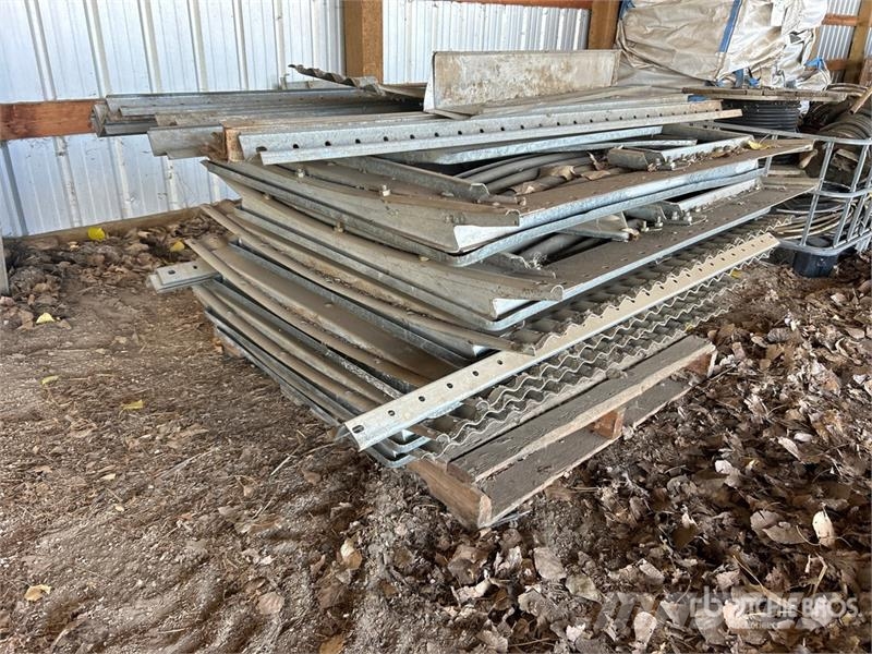  Quantity of (7) 3 ft x 4 ft Grain Bin Door مكونات أخرى