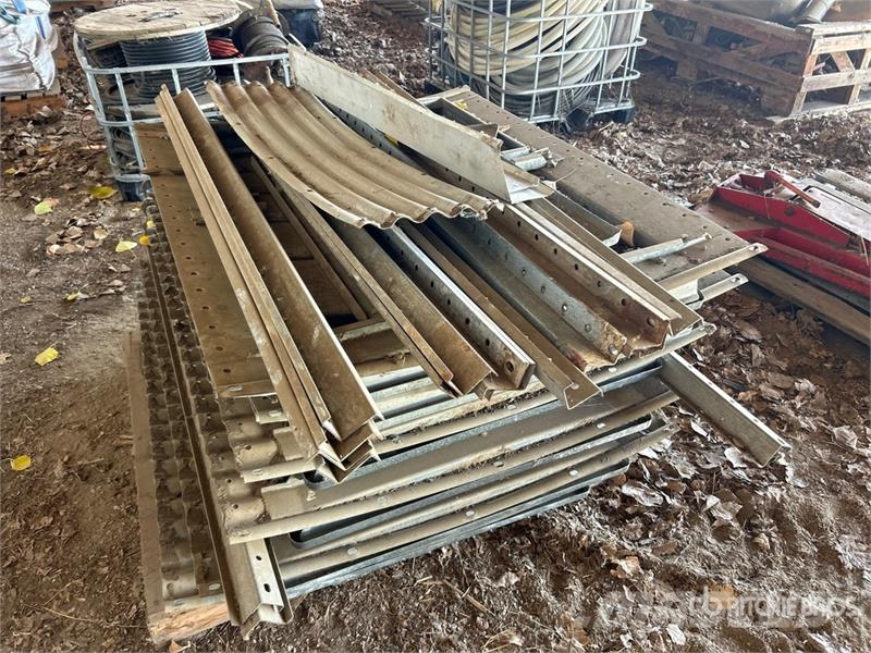  Quantity of (7) 3 ft x 4 ft Grain Bin Door مكونات أخرى