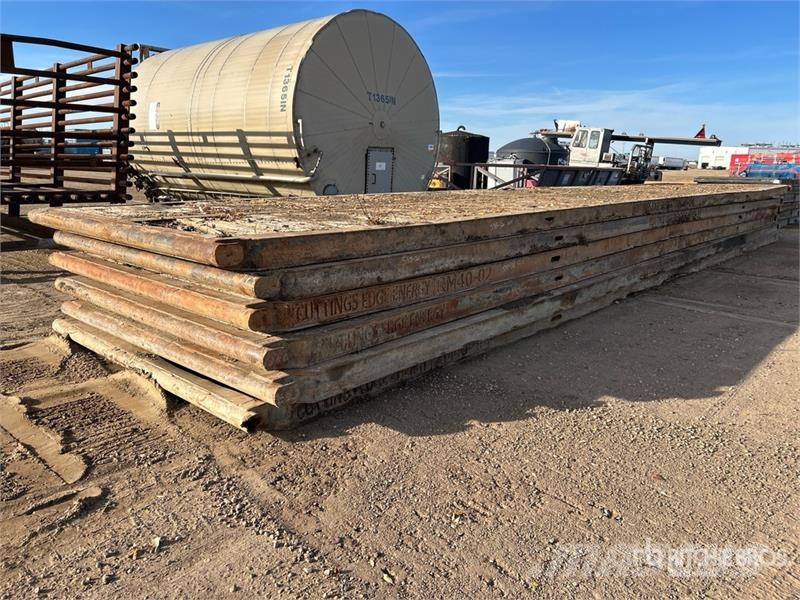  Quantity of (7) 8 ft x 40 ft Rig Mats Accessoires et pièces pour foreuse
