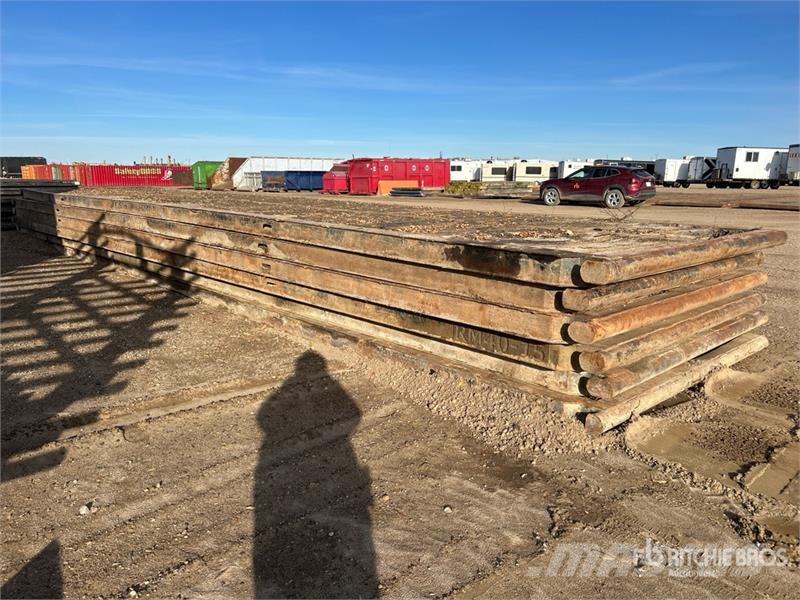  Quantity of (7) 8 ft x 40 ft Rig Mats Accessoires et pièces pour foreuse