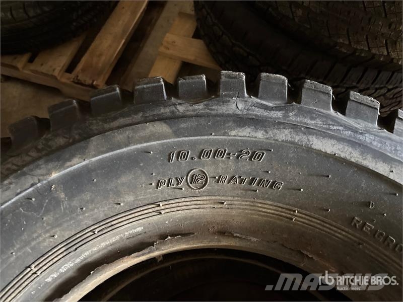 Quantity of (7) Assorted Tires Gume, točkovi i felne