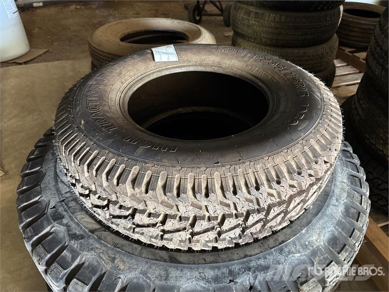 Quantity of (7) Assorted Tires Gume, točkovi i felne