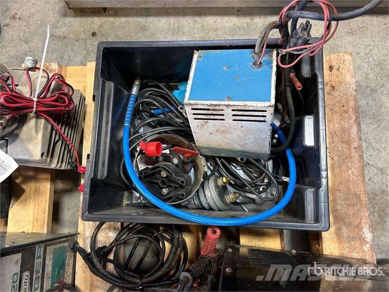 Quantity of (7) Battery Charger Ďalšie komponenty