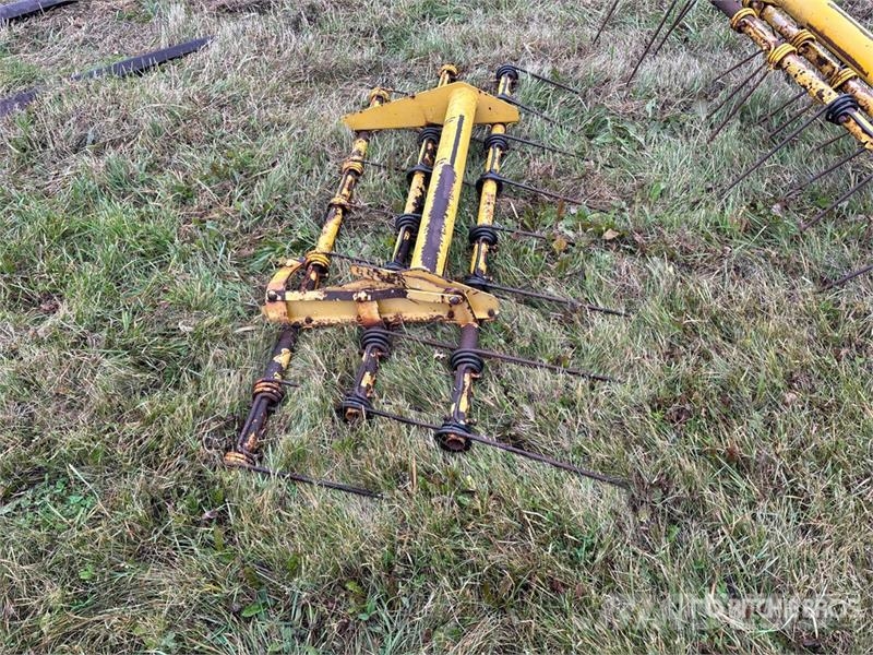  Quantity of (7) Bourgault Harrows مكونات أخرى
