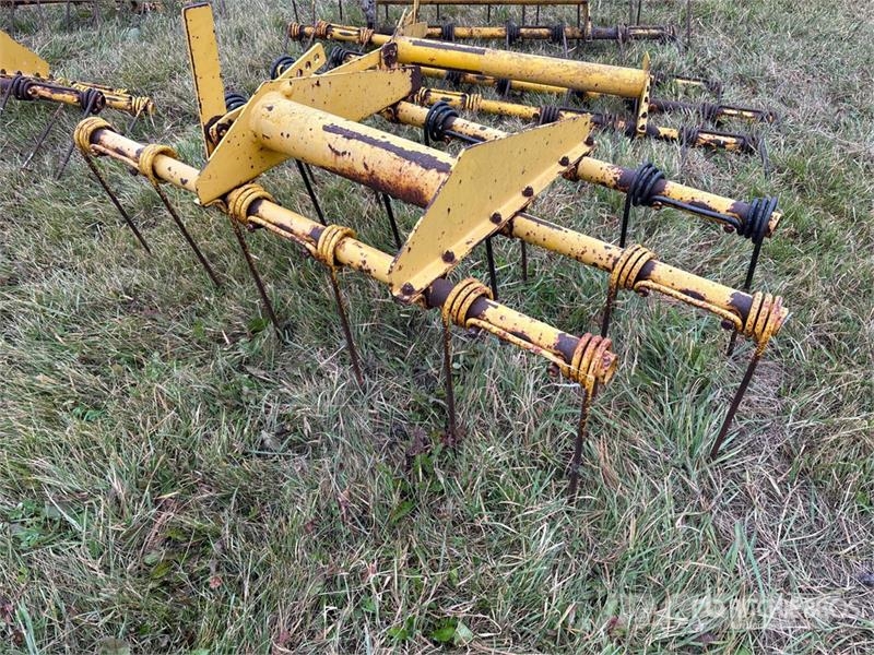  Quantity of (7) Bourgault Harrows مكونات أخرى