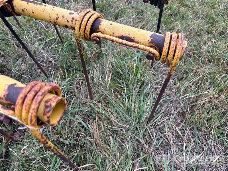  Quantity of (7) Bourgault Harrows مكونات أخرى