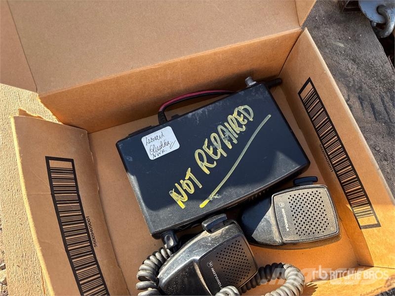 Quantity of (7) CB Radios Andre komponenter