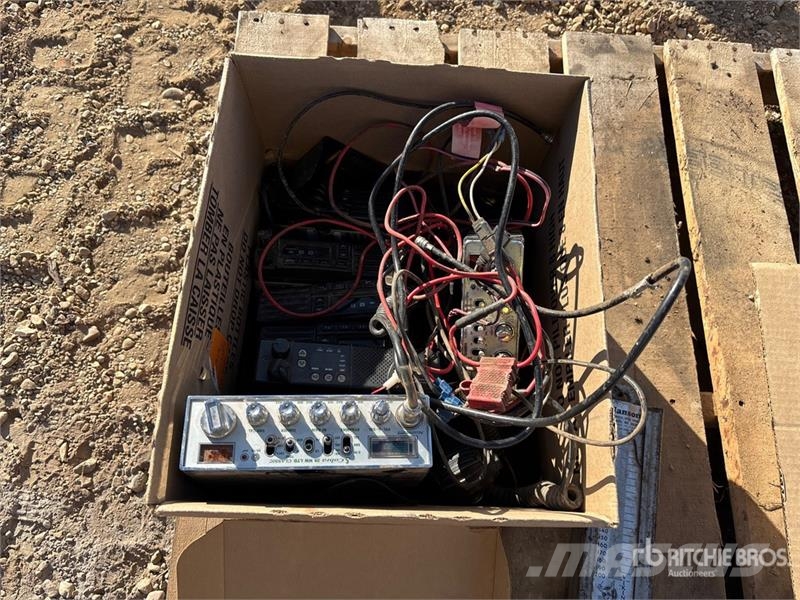 Quantity of (7) CB Radios Andre komponenter