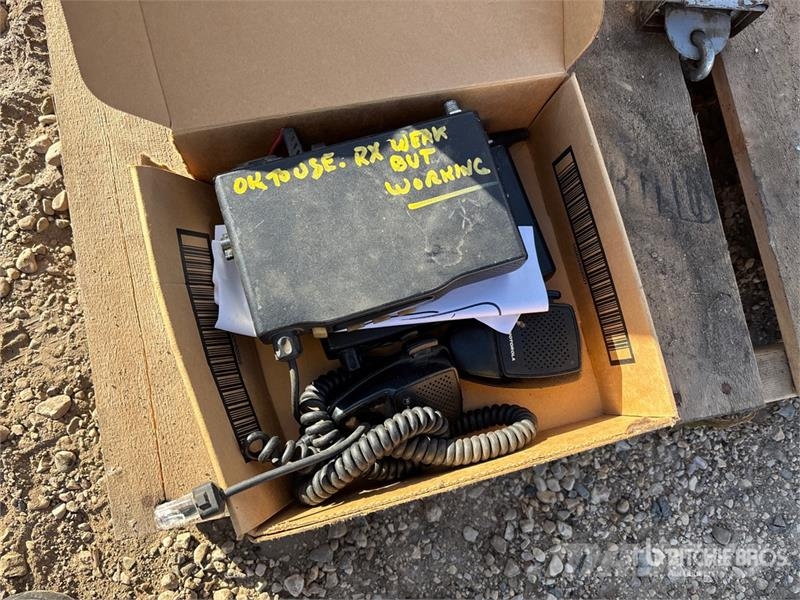 Quantity of (7) CB Radios Andre komponenter