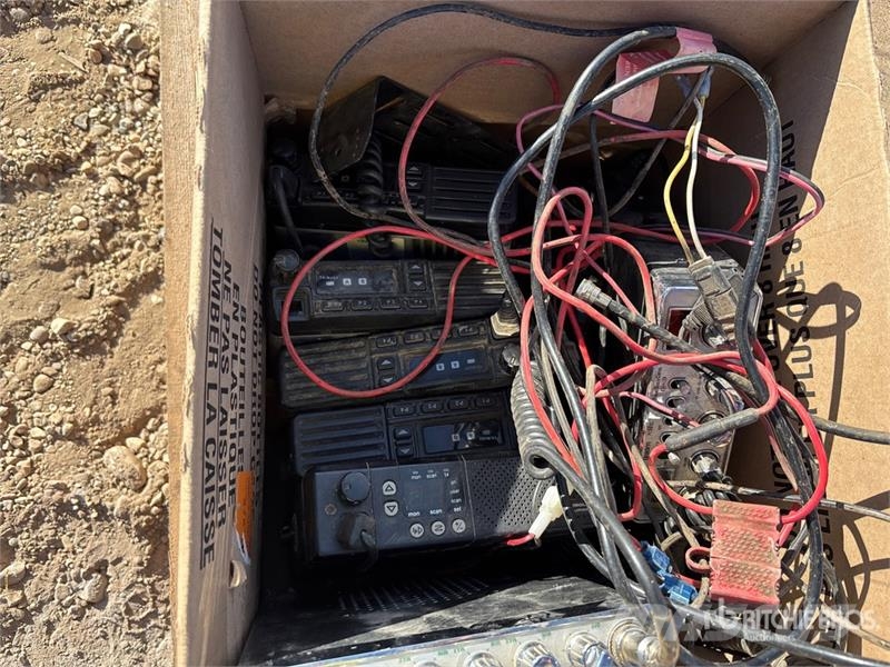 Quantity of (7) CB Radios Andre komponenter