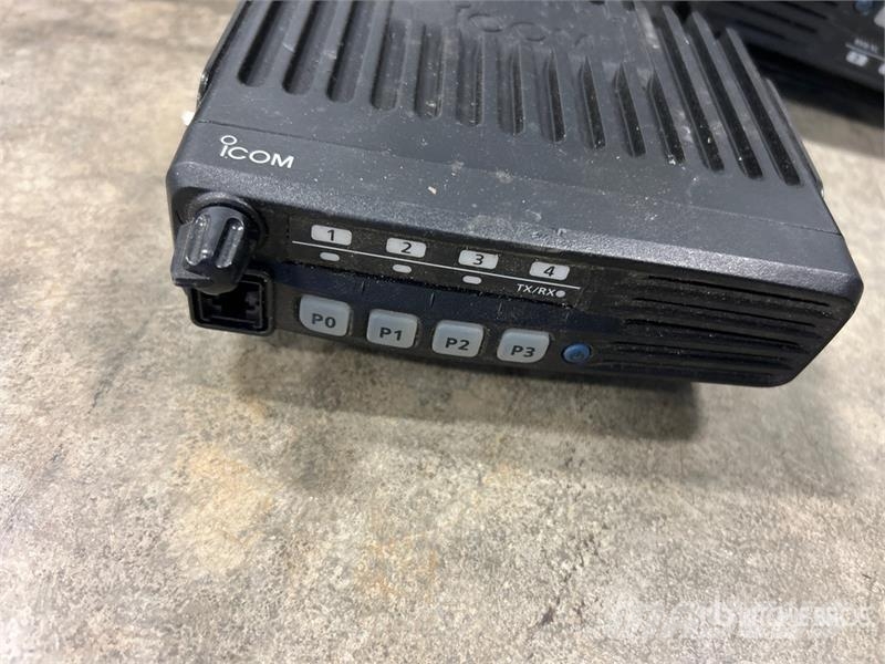Quantity of (7) Icom Radios Drugi deli