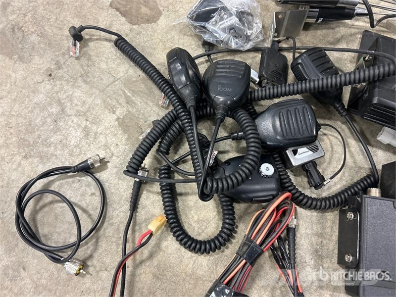 Quantity of (7) Icom Radios Drugi deli