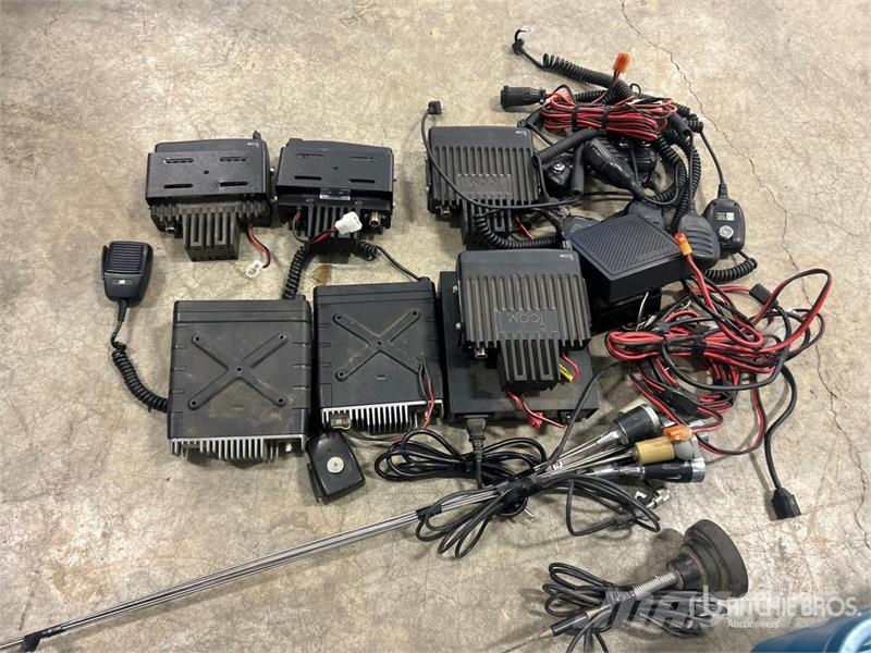 Quantity of (7) Icom Radios Drugi deli