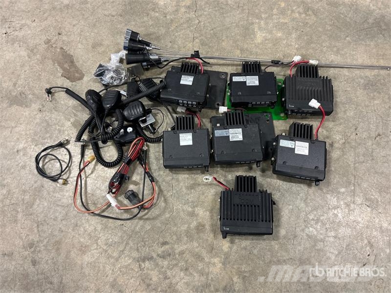 Quantity of (7) Icom Radios Drugi deli