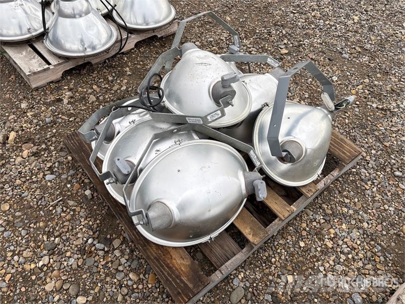 Quantity of (7) Lighting Fixtures Drugi deli