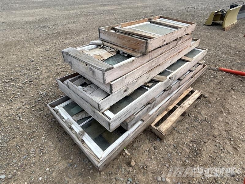 Quantity of (7) Patio Window Doors Ďalšie komponenty