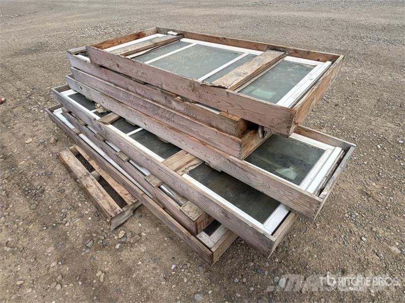 Quantity of (7) Patio Window Doors Ďalšie komponenty