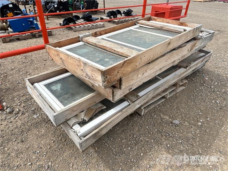 Quantity of (7) Patio Window Doors Ďalšie komponenty
