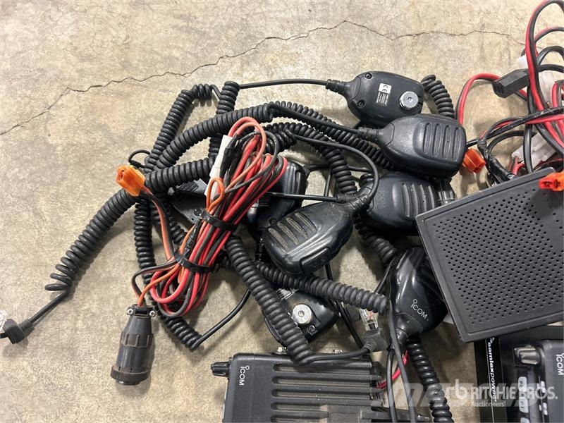 Quantity of (7) Radios Drugi deli
