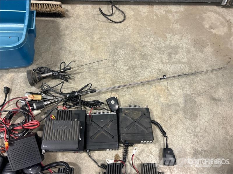  Quantity of (7) Radios Drugi deli