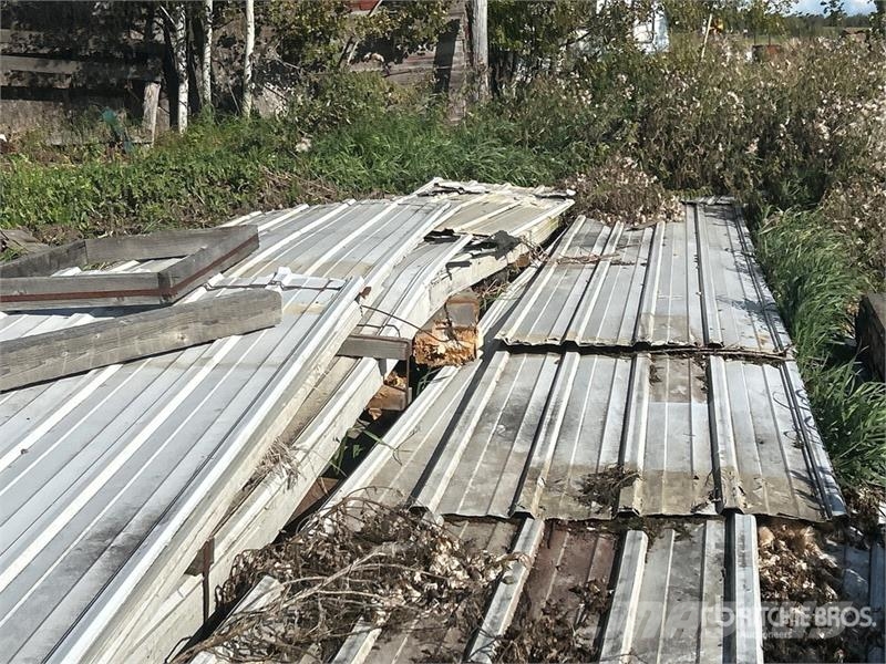 Quantity of (70) 13 Ft x 3 Ft Roofing Tin Andre komponenter