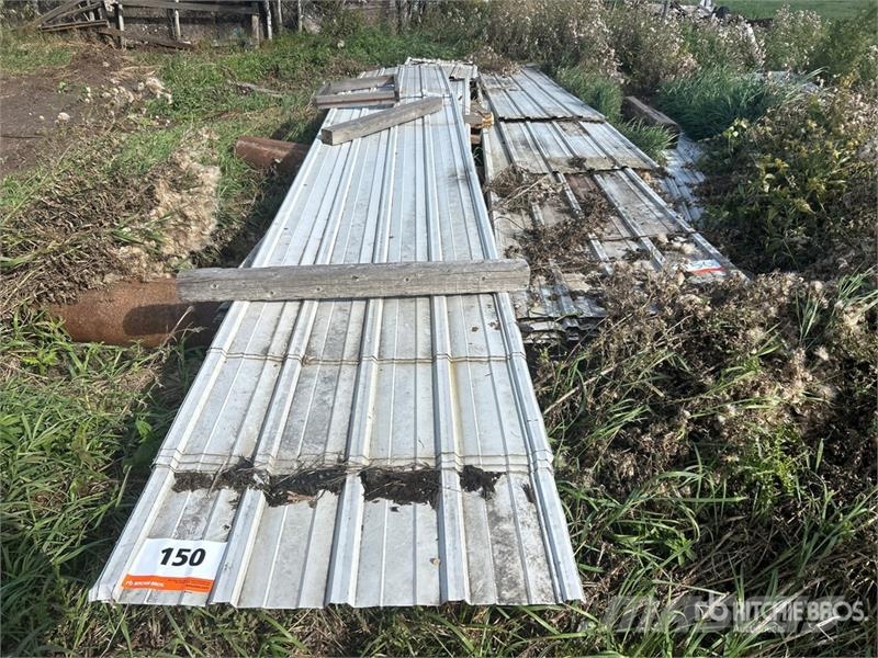 Quantity of (70) 13 Ft x 3 Ft Roofing Tin Andre komponenter