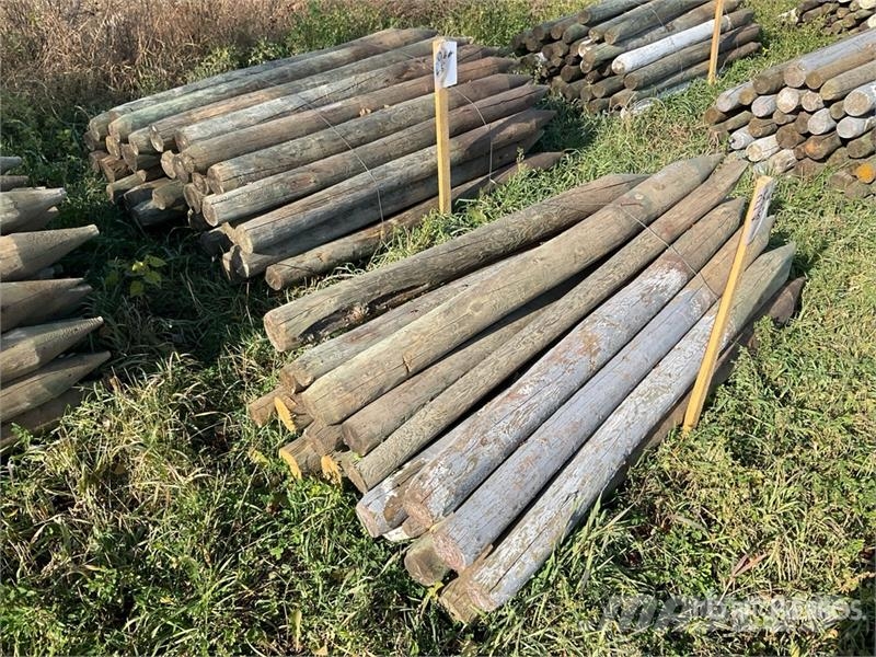 Quantity of (75) 6 ft Fence Posts Egyéb állattenyésztés gépei és tartozékok