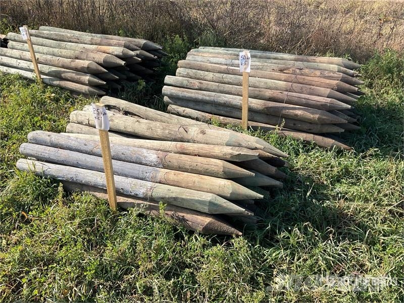 Quantity of (75) 6 ft Fence Posts Egyéb állattenyésztés gépei és tartozékok