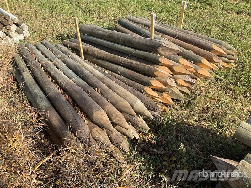 Quantity of (75) 7 ft Fence Posts Оборудование для животноводческих ферм