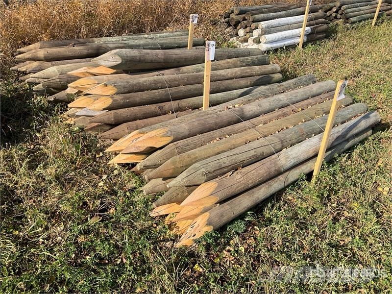Quantity of (75) 7 ft Fence Posts Оборудование для животноводческих ферм