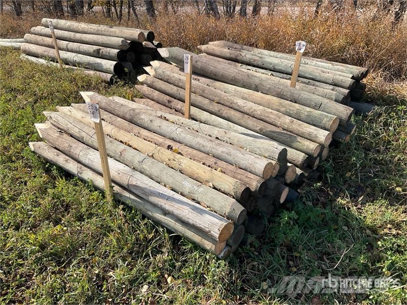 Quantity of (75) 7 ft Fence Posts Оборудование для животноводческих ферм
