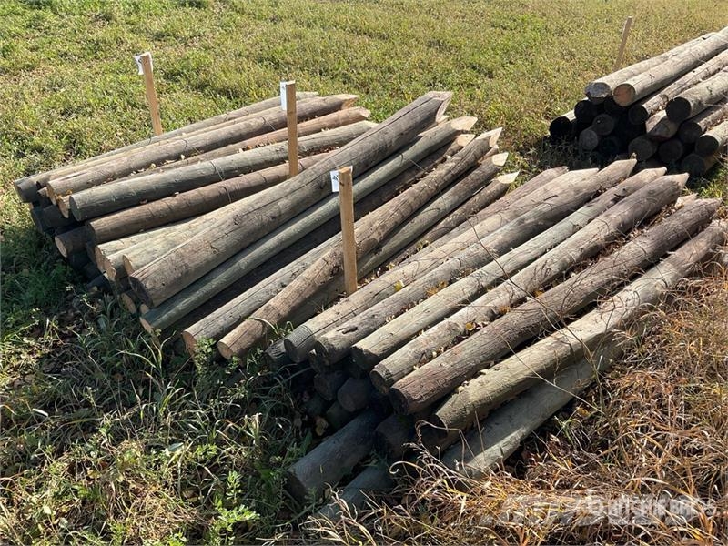 Quantity of (75) 7 ft Fence Posts Оборудование для животноводческих ферм