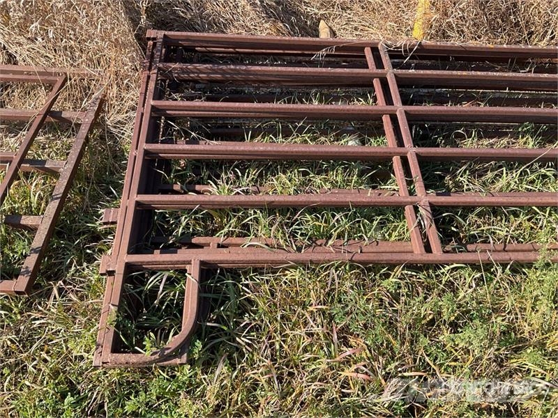  Quantity of (8) 10 ft x 5 ft Steel Livestock Panel ماكينات وملحقات مواش أخرى
