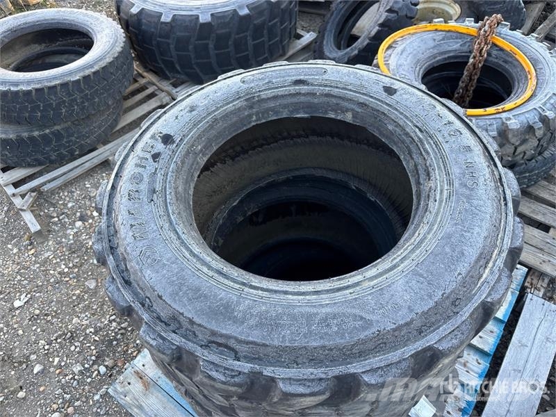  Quantity of (8) 12-16.5 Tires Gume, točkovi i felne