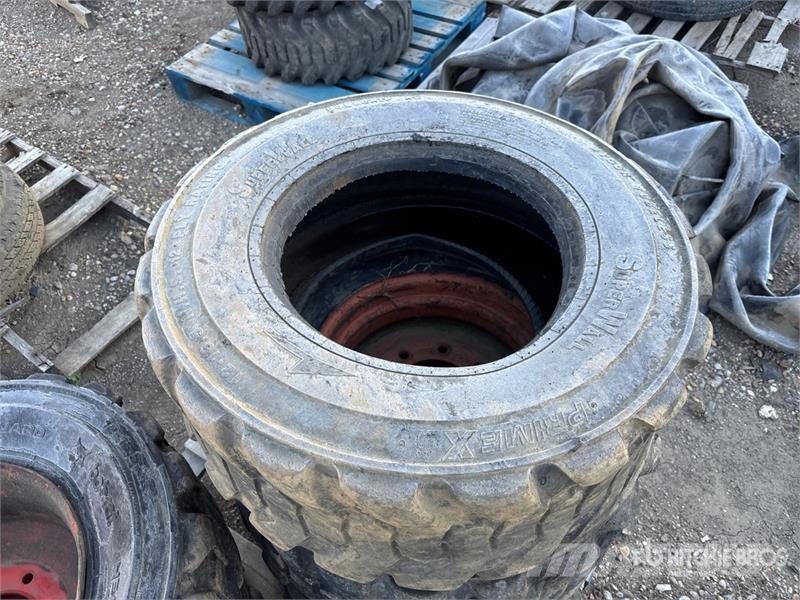  Quantity of (8) 12-16.5 Tires Gume, točkovi i felne