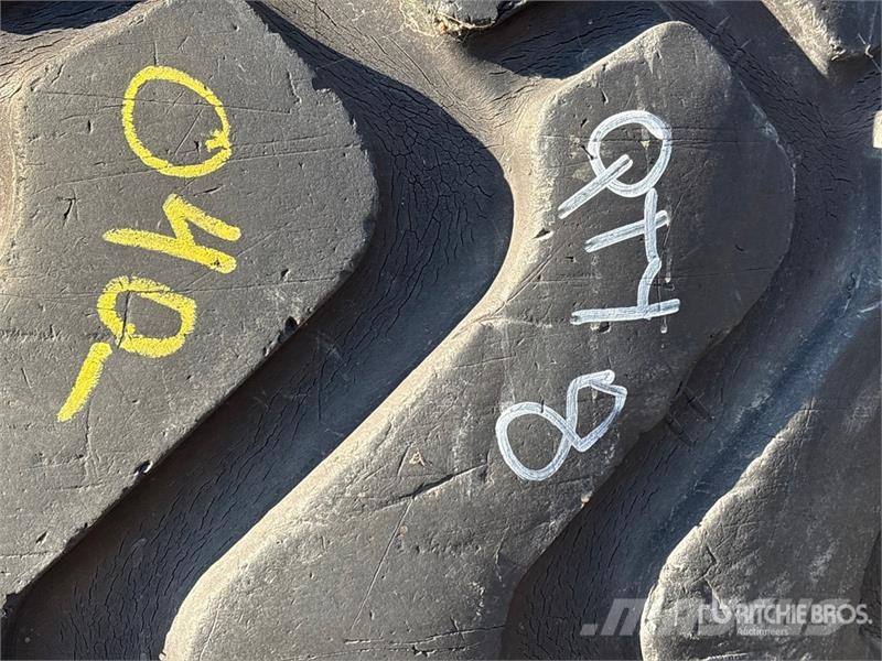 Quantity of (8) 20.5R25 Tires Gume, točkovi i felne