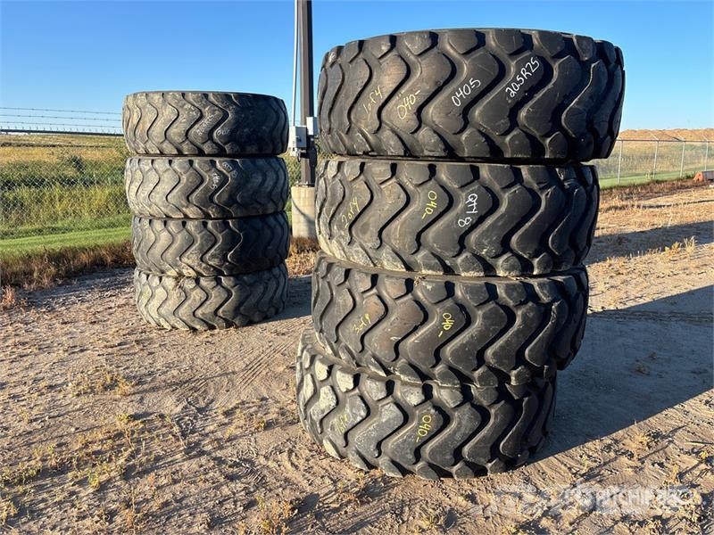 Quantity of (8) 20.5R25 Tires Gume, točkovi i felne