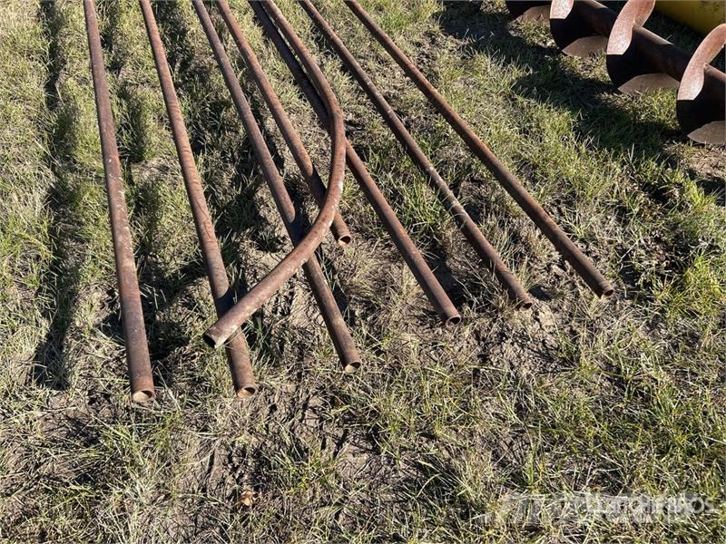 Quantity of (8) 20 ft Pipe & Stand Andre komponenter