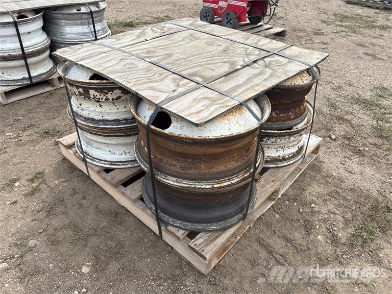 Quantity of (8) 22.5 inch Steel Wheels Tyres, wheels and rims