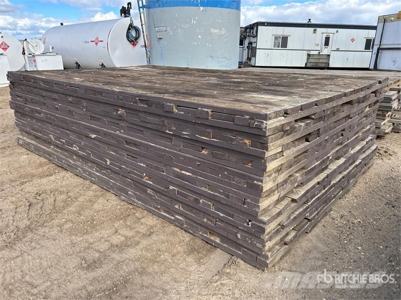  Quantity of (8) 8 ft x 12 ft Wood Access Mats ملحقات وقطع غيار معدات الحفر