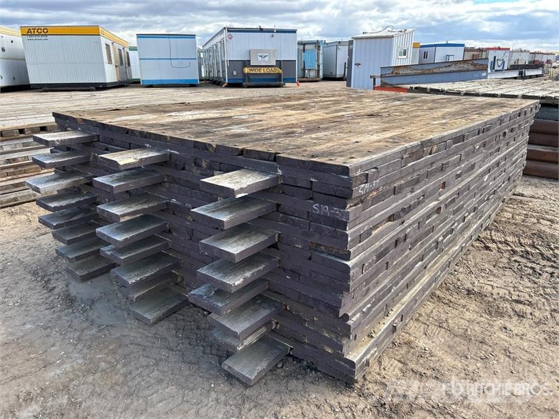  Quantity of (8) 8 ft x 12 ft Wood Access Mats ملحقات وقطع غيار معدات الحفر