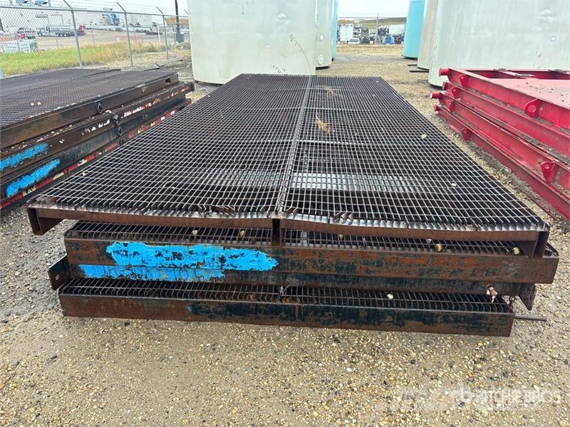 Quantity of (8) 8 ft x 20 ft Steel Grated Mats Rezervni delovi i oprema za bušenje
