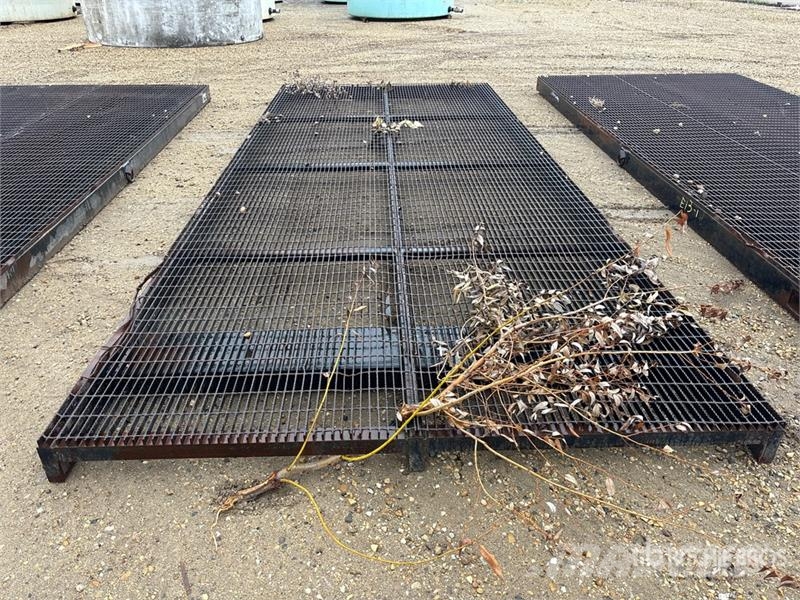 Quantity of (8) 8 ft x 20 ft Steel Grated Mats Rezervni delovi i oprema za bušenje