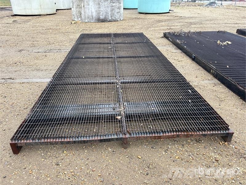 Quantity of (8) 8 ft x 20 ft Steel Grated Mats Rezervni delovi i oprema za bušenje