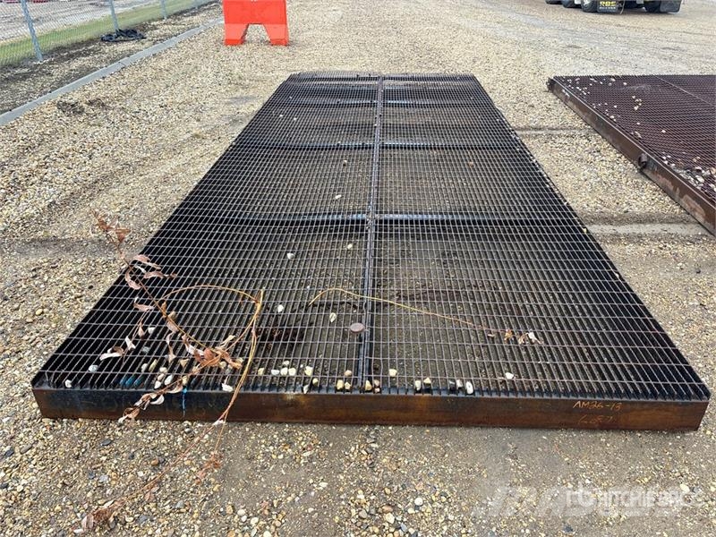Quantity of (8) 8 ft x 20 ft Steel Grated Mats Rezervni delovi i oprema za bušenje