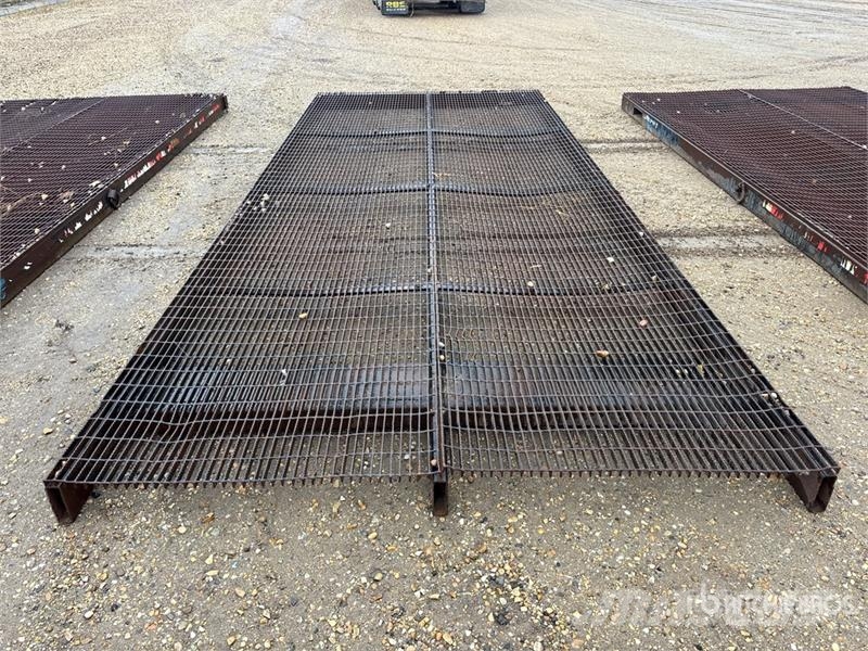 Quantity of (8) 8 ft x 20 ft Steel Grated Mats Rezervni delovi i oprema za bušenje