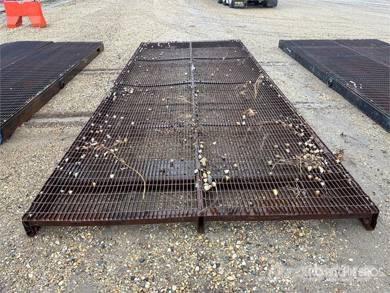 Quantity of (8) 8 ft x 20 ft Steel Grated Mats Rezervni delovi i oprema za bušenje